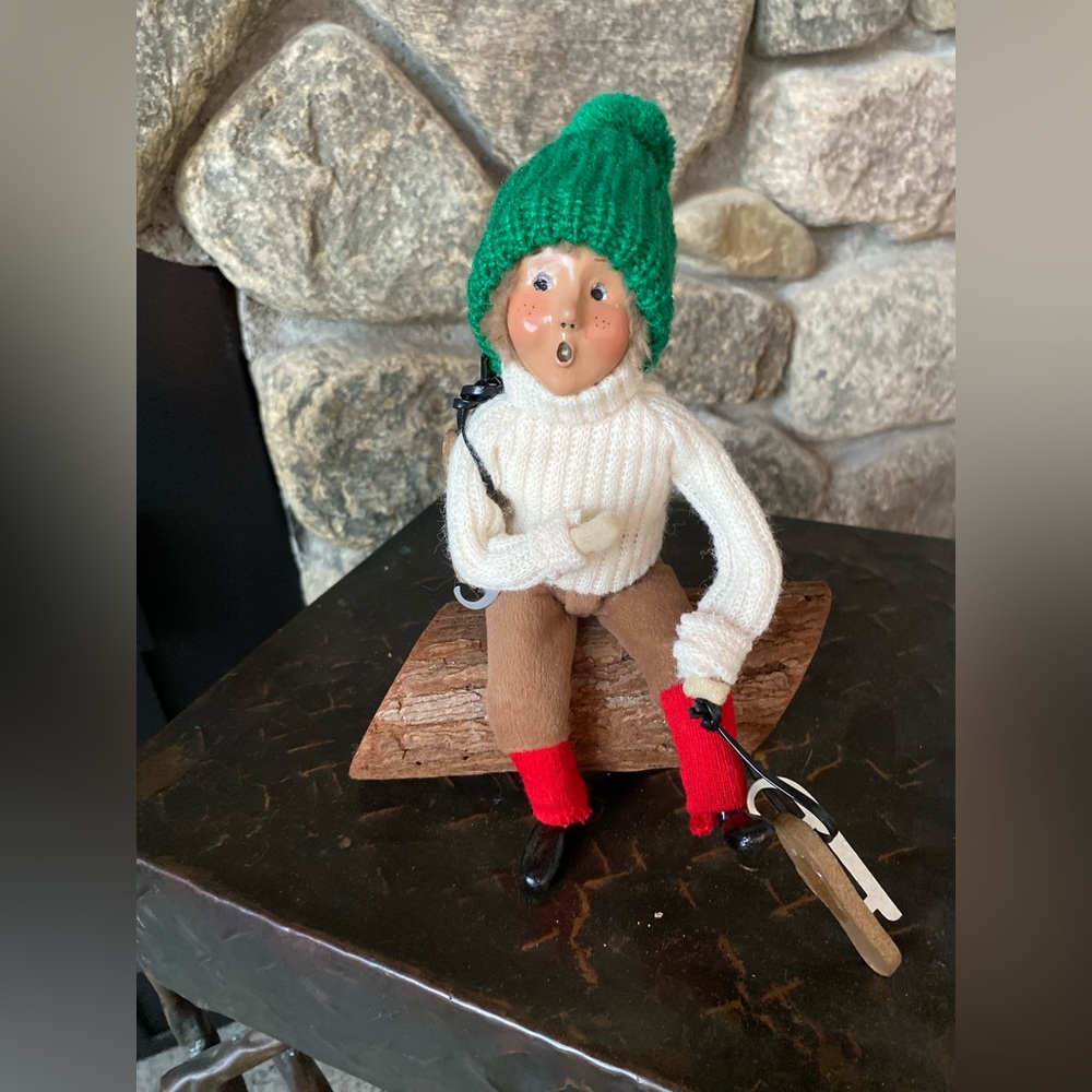 Byers’ Choice
The Carolers
Skater Boy with log
1993